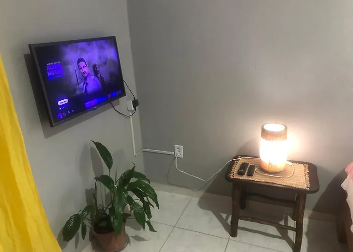 Casa Privativa Aconchegante Em Arraial D\'Ajuda - 1 Quarto Com 2 Camas, Cozinha E Banheiro